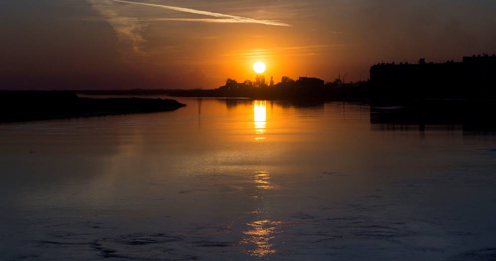 Sunset over Sir-Darya river, Kazakhstan. 