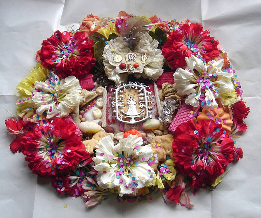 A beautiful mesa with flowers, sweets, leaves, grains, and other symbolic materials. 